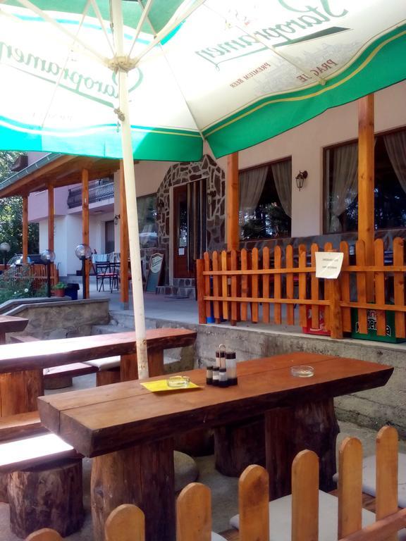 Family Hotel Shisharka Batak Exteriör bild